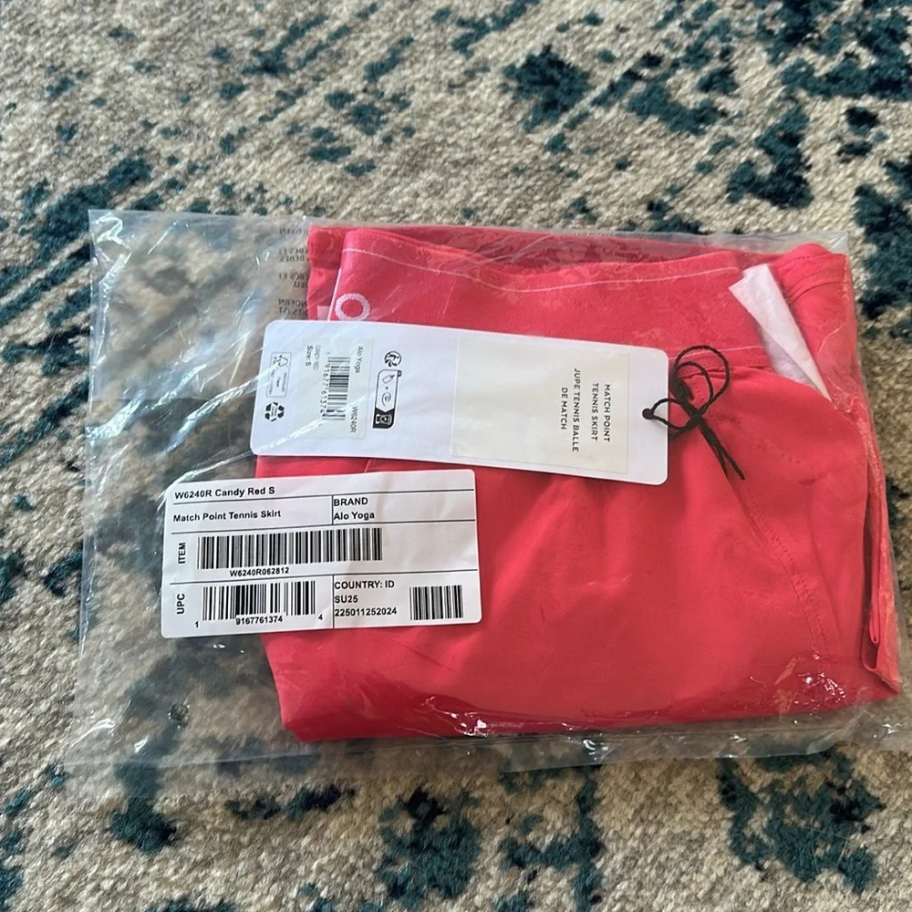 NWT Alo yoga match point skirt candy red